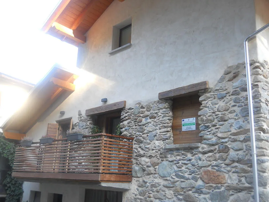 La Vita In Campagna Villa di Tirano 0*,